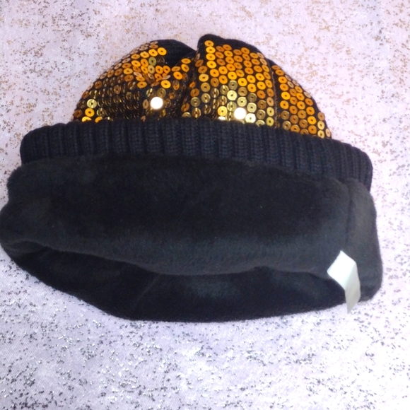 Sequence black cable knit hat - Picture 3 of 3